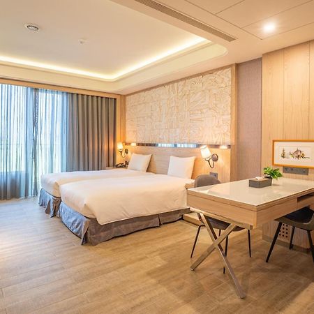 Quarantine Hotel l Guide Hotel Taichung Ziyou Esterno foto