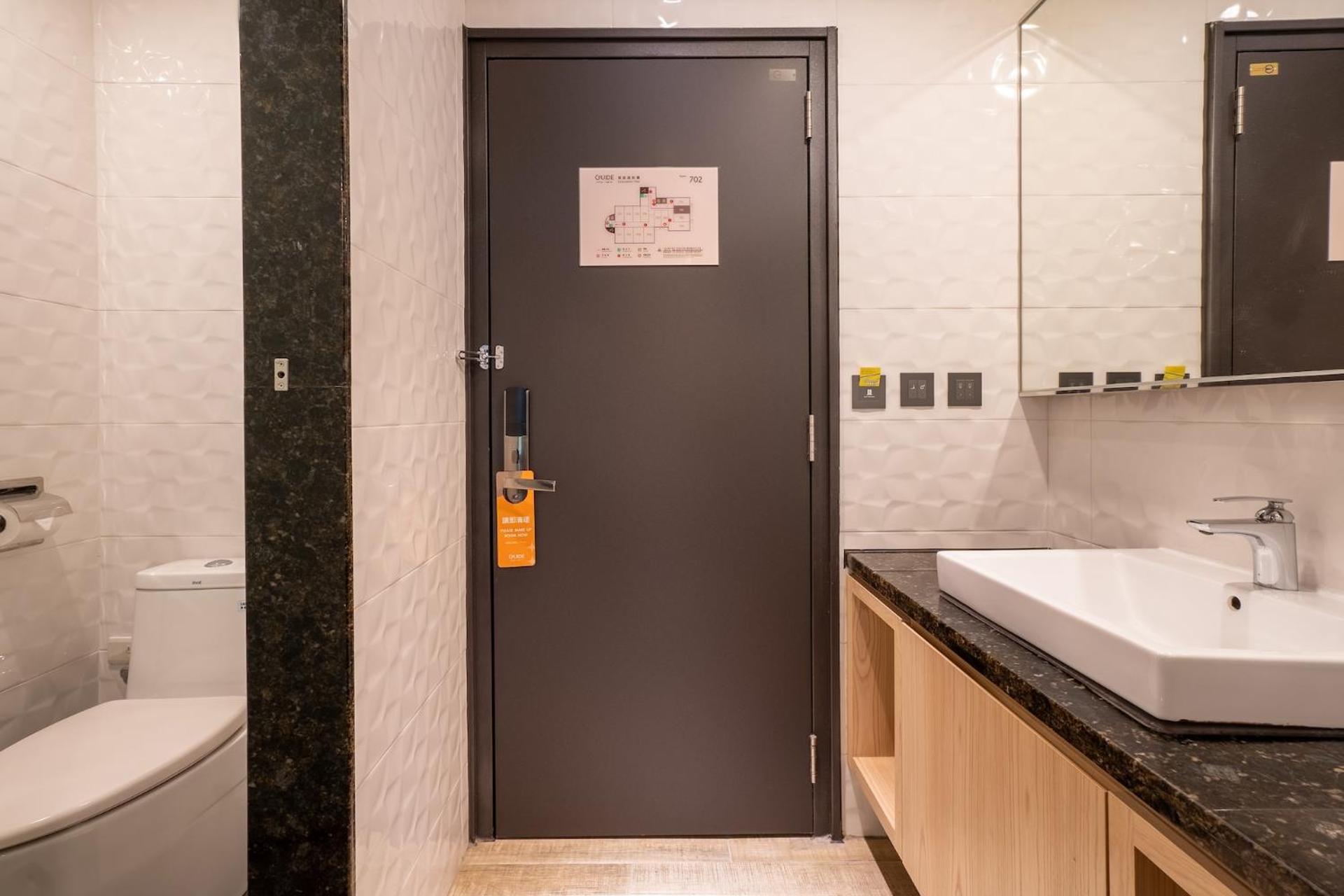 Quarantine Hotel l Guide Hotel Taichung Ziyou Esterno foto