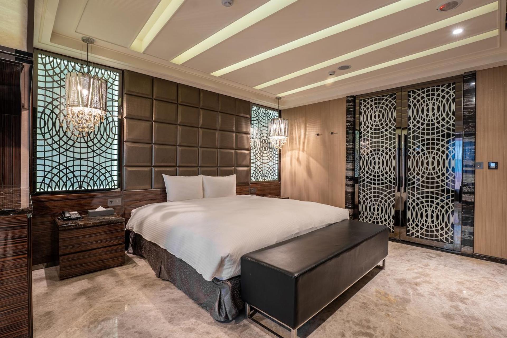 Quarantine Hotel l Guide Hotel Taichung Ziyou Esterno foto
