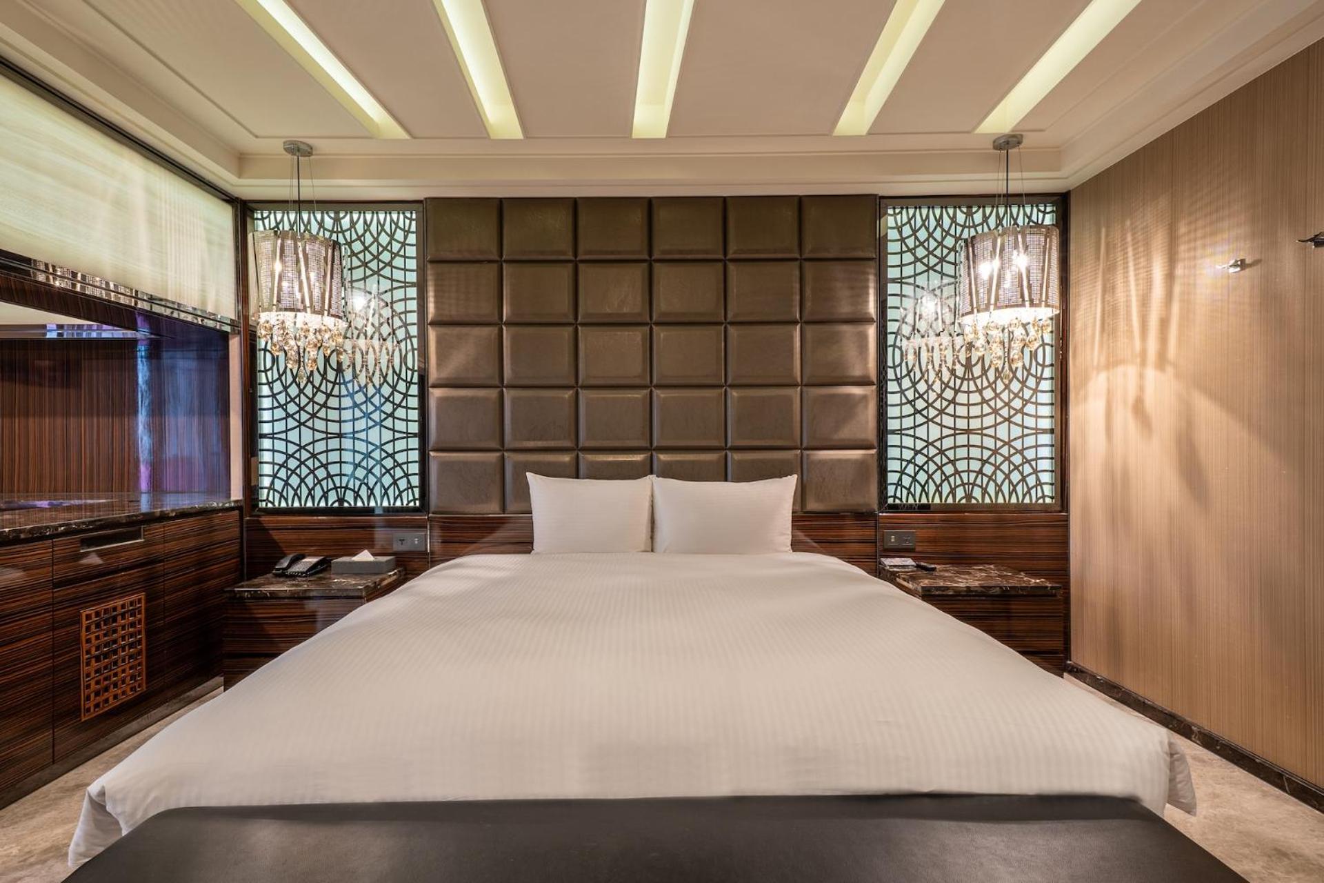 Quarantine Hotel l Guide Hotel Taichung Ziyou Esterno foto