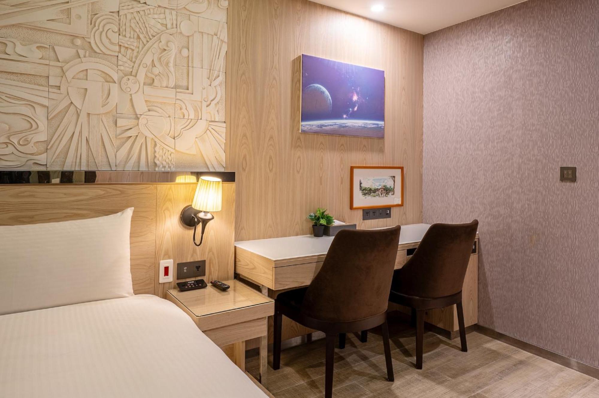 Quarantine Hotel l Guide Hotel Taichung Ziyou Esterno foto